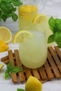 Gaivinantis limonadas be cukraus